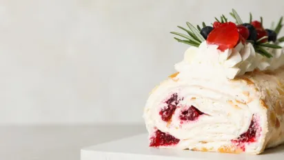 Домашній меренговий рулет: секрети хрусткої скоринки і ніжної серединки - фото