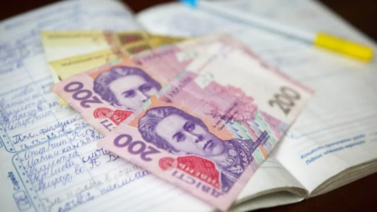 Чи мають право школи вимагати від батьків «благодійних внесків»: пояснення від омбудсмена 