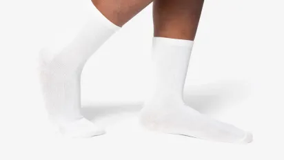 Білі шкарпетки як нові: три способи, які справді працюють - фото