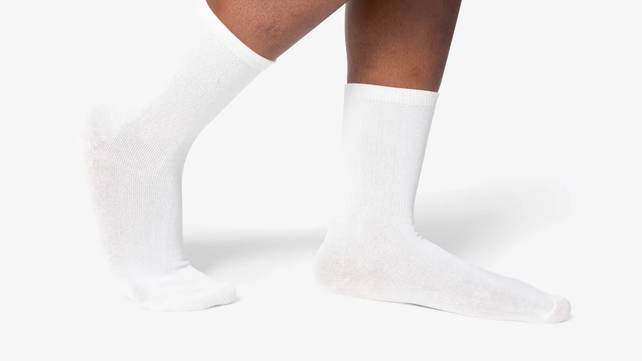 Білі шкарпетки як нові: три способи, які справді працюють 