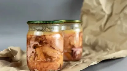 Лінивий спосіб приготувати домашню тушонку зі свинини та курки - фото