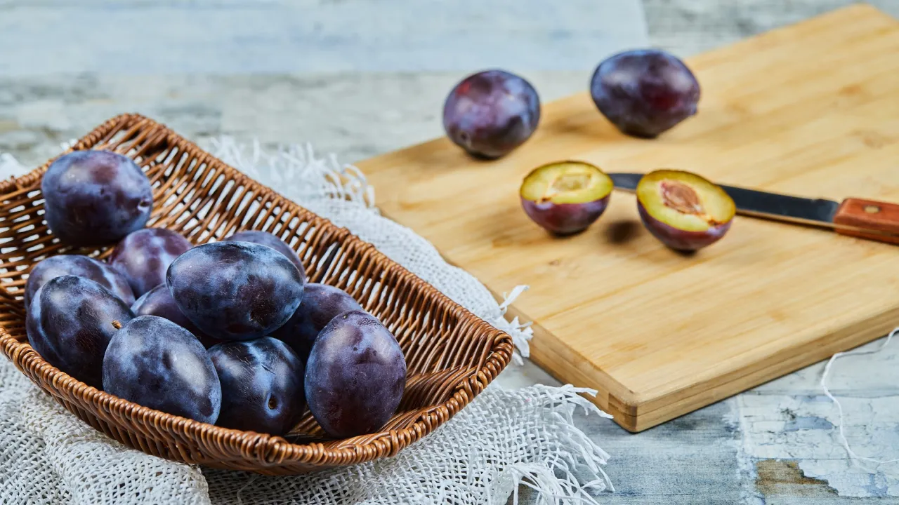 Варення зі слив і шоколаду на зиму, яке стане хітом вашого столу 