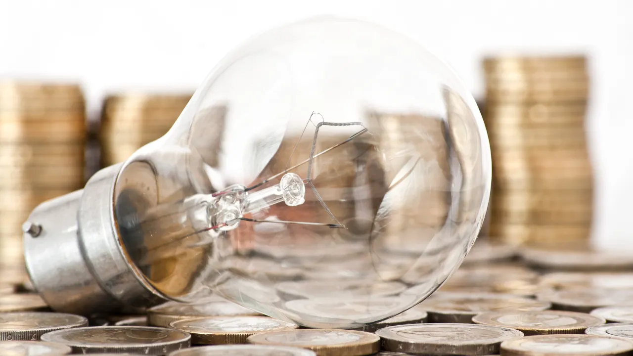 Рівненщина у лідерах: тарифи на світло зростають найбільше — скільки платитимемо 