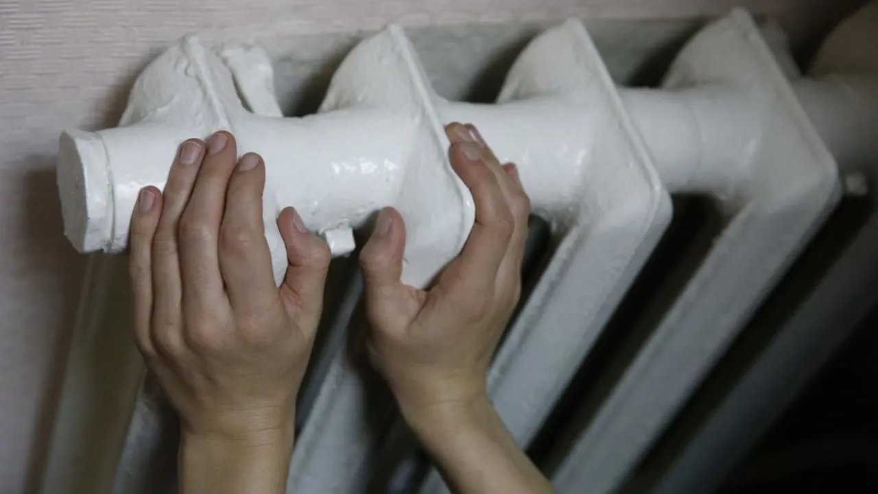 Українців попередили про складну зиму: у квартирах може бути лише 12 градусів 