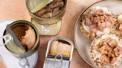 Не купуйте їх: назвали 3 найгірші консерви на полицях українських магазинів - фото