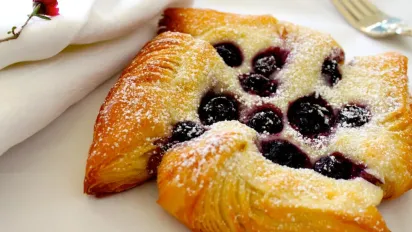 Цей сливовий пиріг тане в роті: 2 прості рецепти  - фото