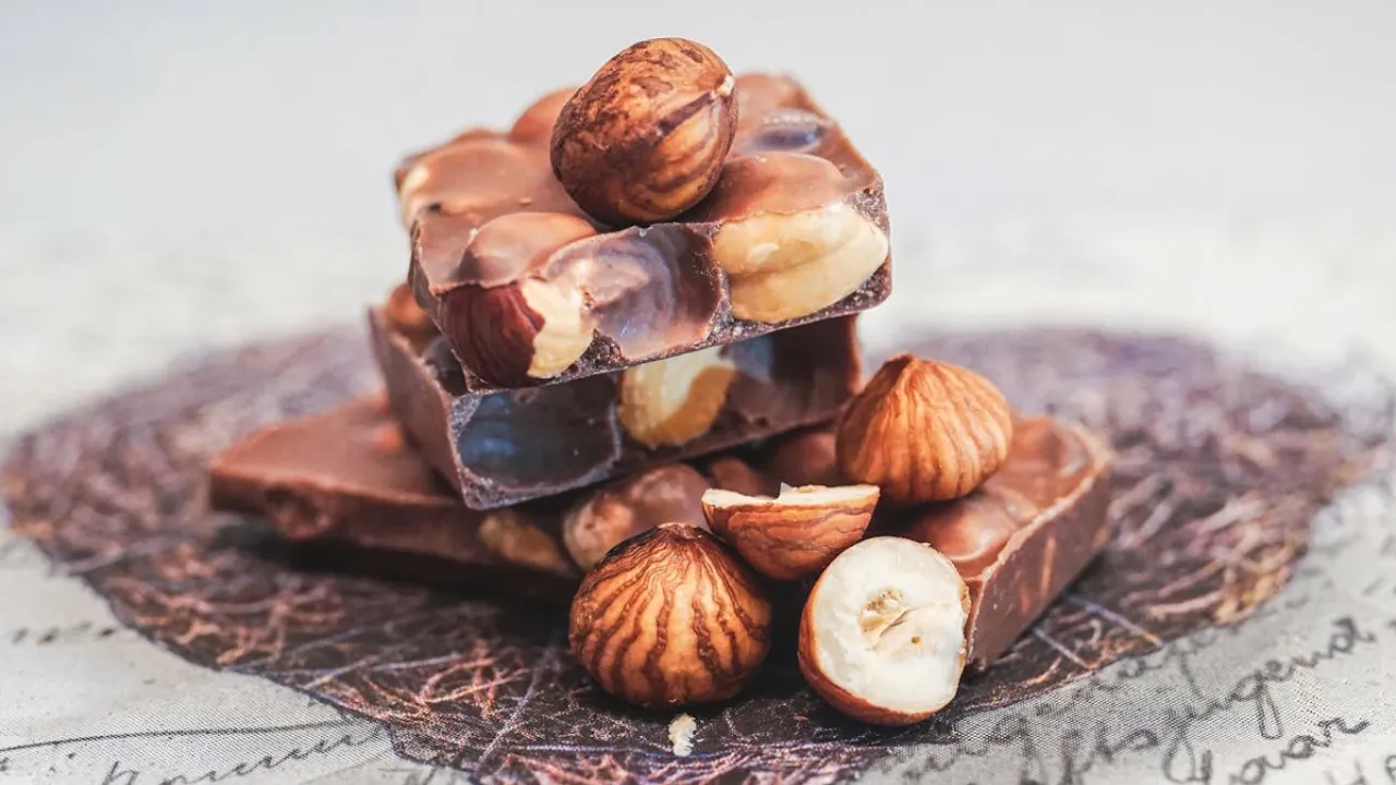 Темний шоколад щодня: користь, ризики та як їсти правильно 