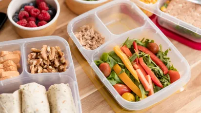 Названо 5 продуктів, які не можна зберігати у пластикових контейнерах - фото