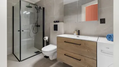 Блискучий унітаз без щітки: прості хитрощі для чистоти - фото