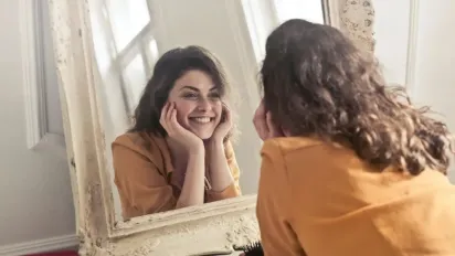 Дзеркало без пари: як огірок рятує ранкову процедуру - фото