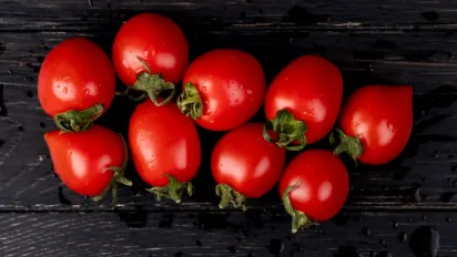Засипні помідори: секретна закуска, яка смакує краще за класичні соління - фото