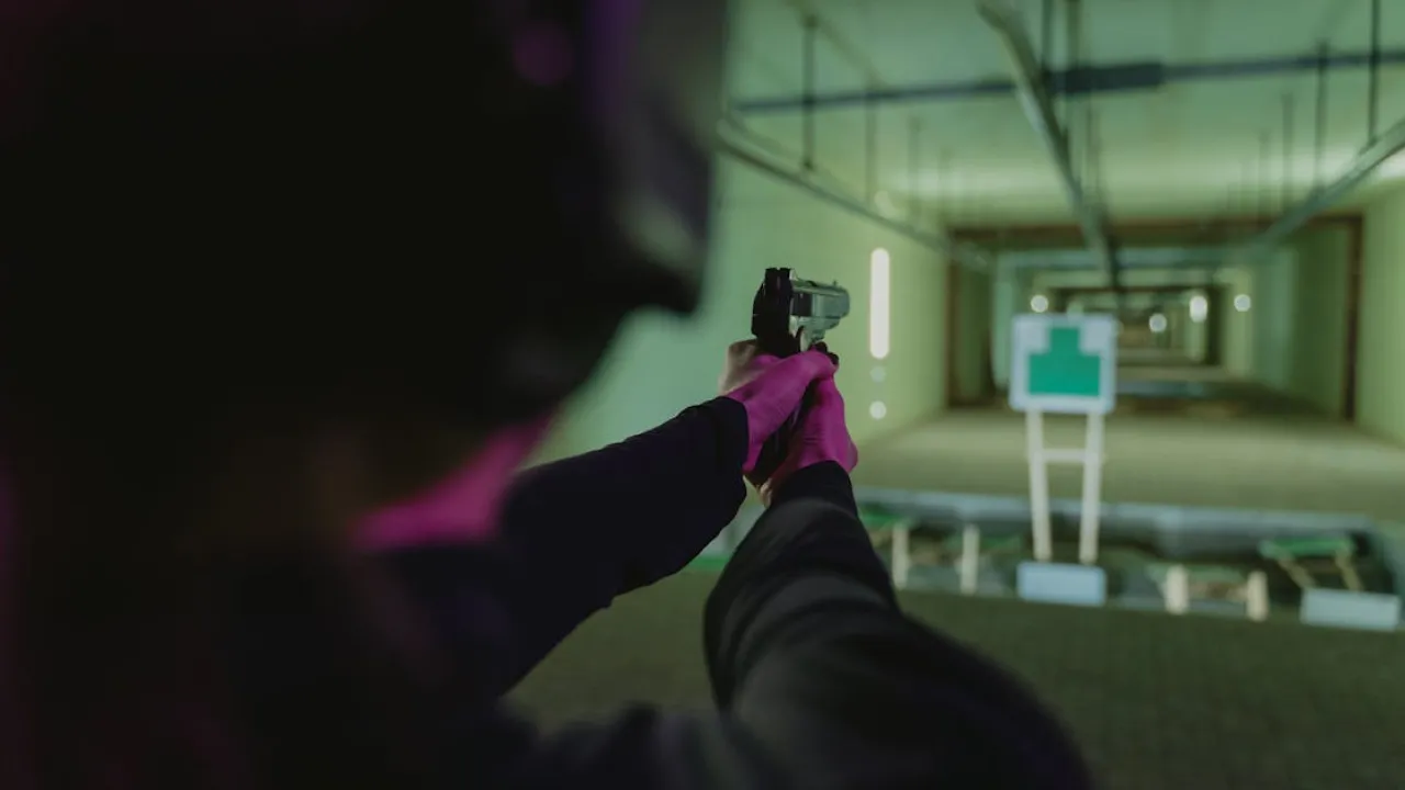 Как безопасно и эффективно научиться стрелять из оружия: пошаговая программа для новичков 