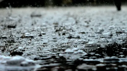 Водіння авто в дощ: одна звичка може коштувати вам контролю над авто - фото