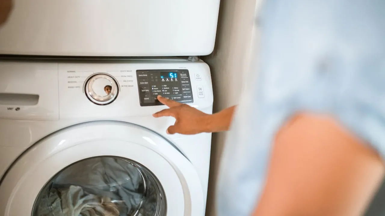 Як правильно доглядати за пральною машинкою: прості способи 