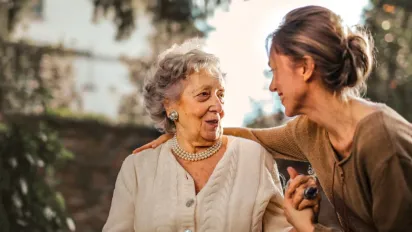 Зарплата або пенсія: чи може пенсіонер отримувати дві виплати одразу - фото