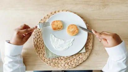 Ніжний сирний пиріг, як у ресторані: тане в роті, як сніг - фото