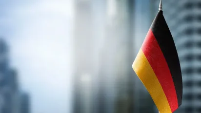 Жовтневі зміни для українців у Німеччині: що потрібно знати про зарплати та допомогу - фото