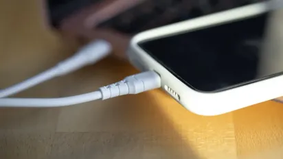 Смартфон швидко сідає навіть у кишені? Вимкніть цю одну функцію - фото