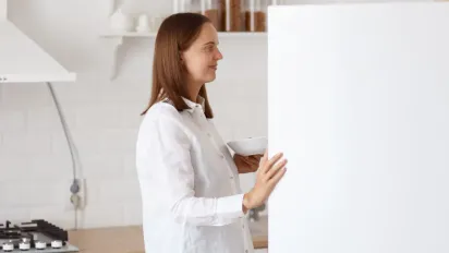 Якщо на вашому холодильнику досі висять магніти — зніміть їх: названа причина, чому цього краще не робити - фото