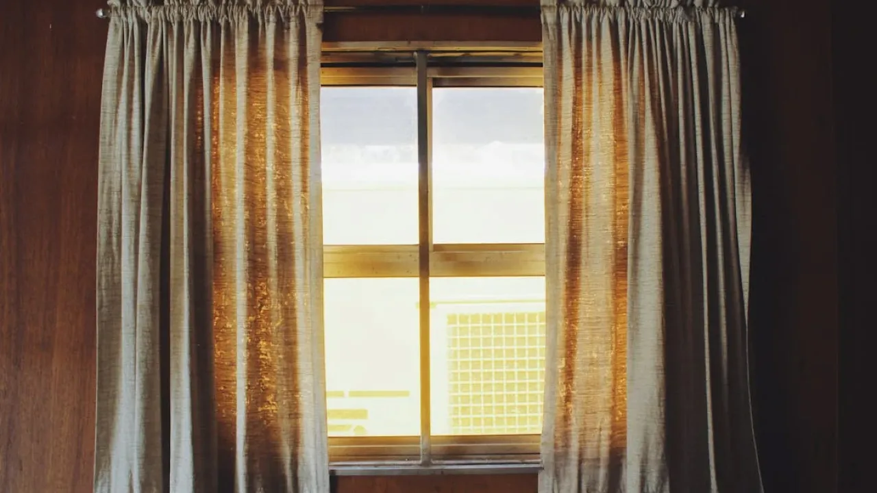 Як освіжити штори без прання: прості методи і поради для дому 