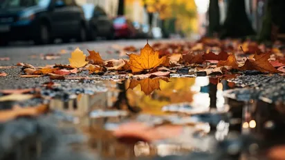 Жовтень-2025, за прогнозами синоптиків, шокує погодою: холод, спека та рясні опади - фото