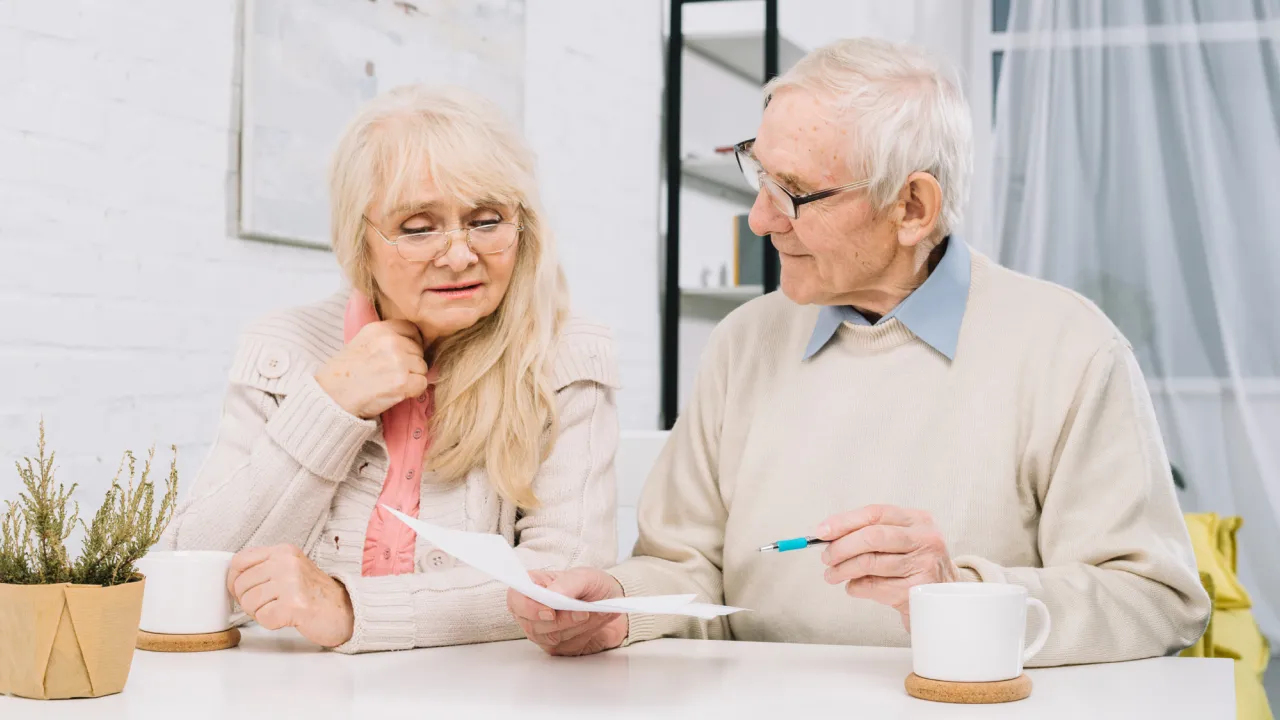 Частина пенсіонерів залишиться без підвищення: кому уріжуть виплати у 2026 