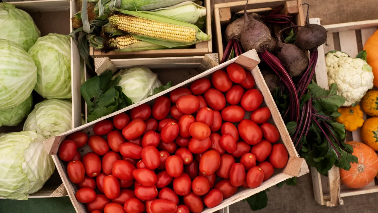Цибуля подорожчала майже вдвічі: що відбувається з цінами на овочі і ягоди 