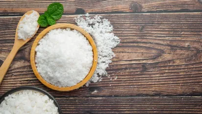 Чому не можна давати сіль у борг: що кажуть народні прикмети - фото