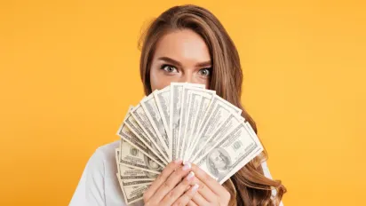 Кому пощастить із фінансами у жовтні 2025: астрологія виділила три щасливих знаки - фото