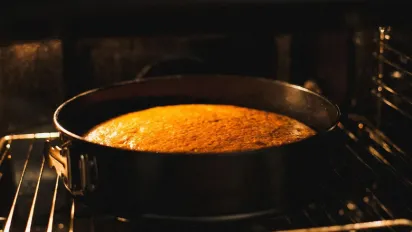 Чому бісквіт не піднімається: поширені помилки й як їх уникнути - фото