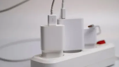 Що ніколи не варто вмикати через подовжувач — лише прямо в розетку: три небезпечні пристрої - фото