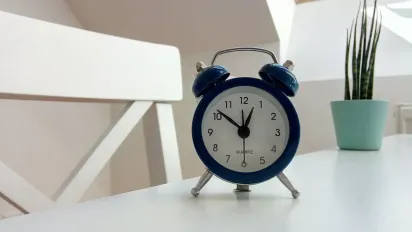 Україна переходить на зимовий час: коли переводять годинники у 2025 році - фото