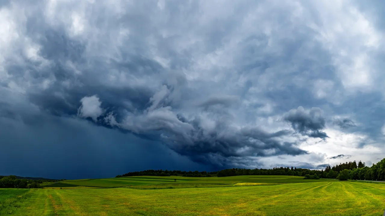 Штормовий вітер і дощі накриють Україну: прогноз Наталки Діденко на 8 жовтня 