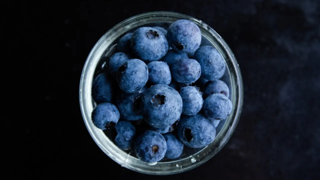 Українці здивовані: популярна ягода стала майже вдвічі дешевшою 