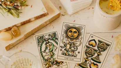 Гороскоп на 11 жовтня 2025 року за картами Таро для всіх знаків Зодіаку - фото