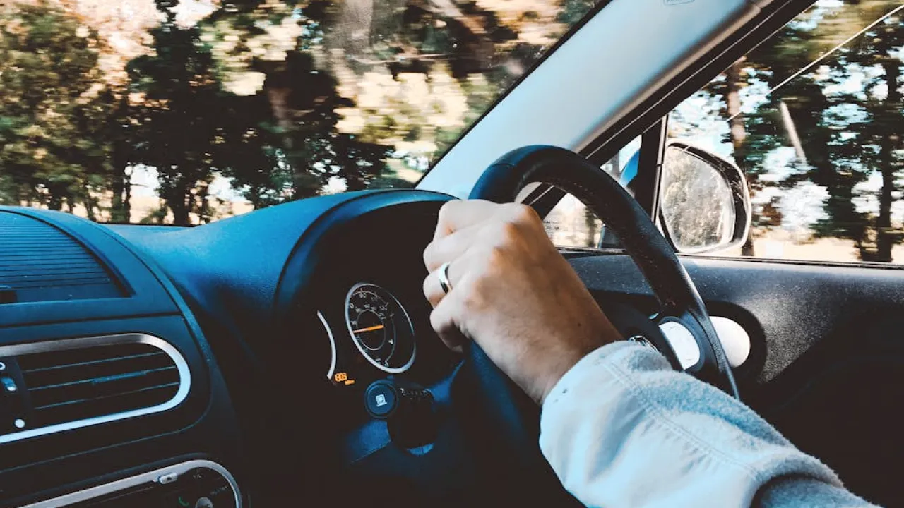 Водіїв почали штрафувати за непомітну позначку у правах: на що звернути увагу 