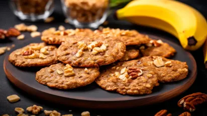 Ідеальний варіант для сніданку чи легкого перекусу: вівсяне печиво з бананом без цукру - фото