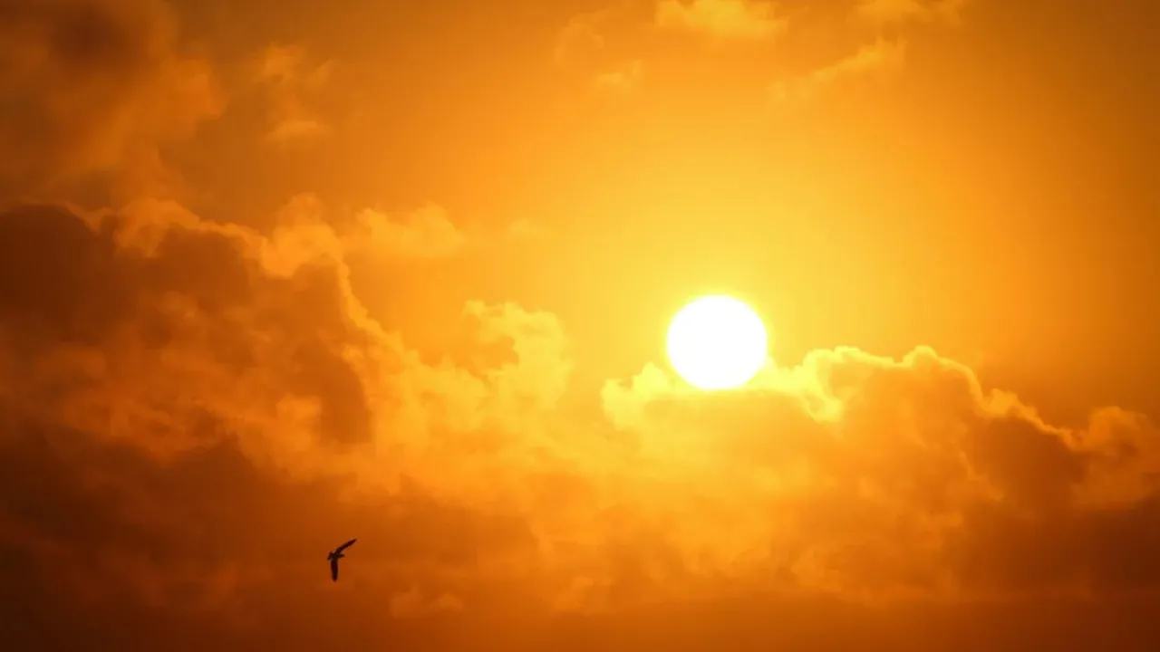 Сонце вивергає нові спалахи: чи буде магнітна буря 15 жовтня 