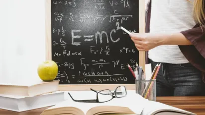 Дефіцит учителів в Україні: МОН назвало три предмети, які скоро не буде кому викладати - фото