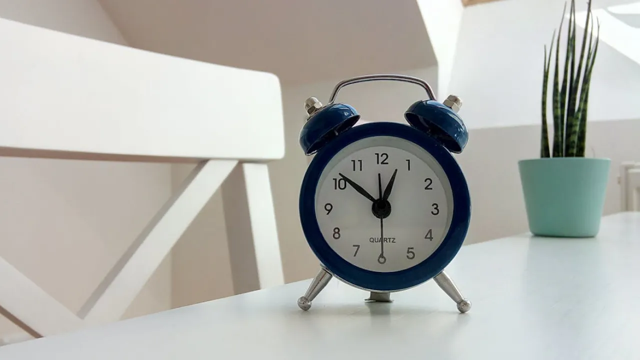 Чи буде в Україні зимовий час: що треба знати про переведення годинників? 