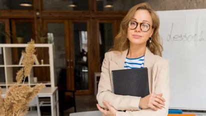 Зарплати вчителів в Україні: чому освітяни опинилися внизу європейського рейтингу - фото