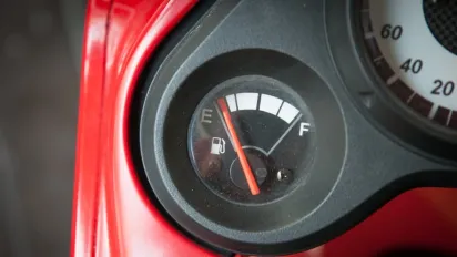 Порожній бак і великі проблеми: чим ризикують водії без пального - фото