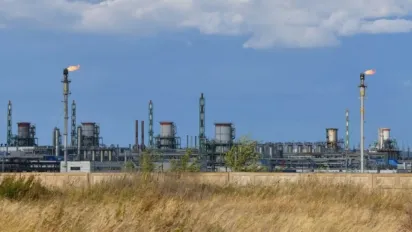 Українська атака призупинила роботу одного з найбільших газових заводів рф - фото