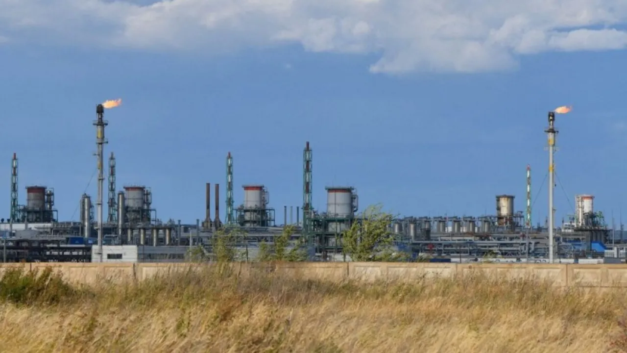 Українська атака призупинила роботу одного з найбільших газових заводів рф 