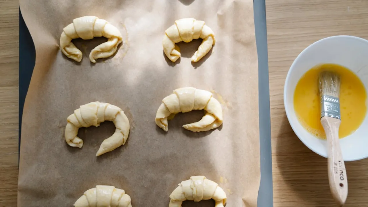 Як приготувати ніжні сирні булочки: простий домашній рецепт 