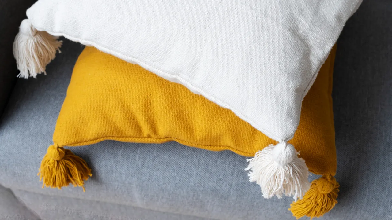 Поверніть подушці білизну: 5 домашніх засобів, які знищують жовті плями 