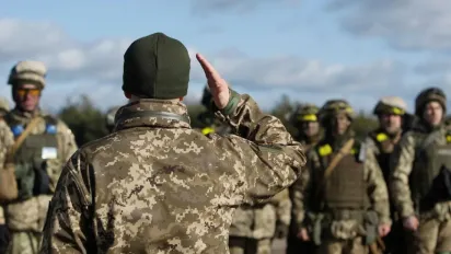 ТЦК почали оголошувати у розшук чоловіків за кордоном: чим це для них загрожує? - фото