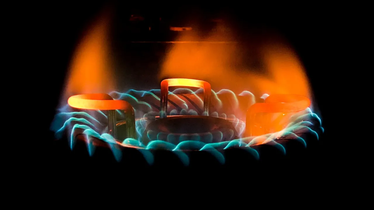 Полум’я червоне чи жовте? Дізнайтеся, що насправді впливає на газ у вашій плиті 