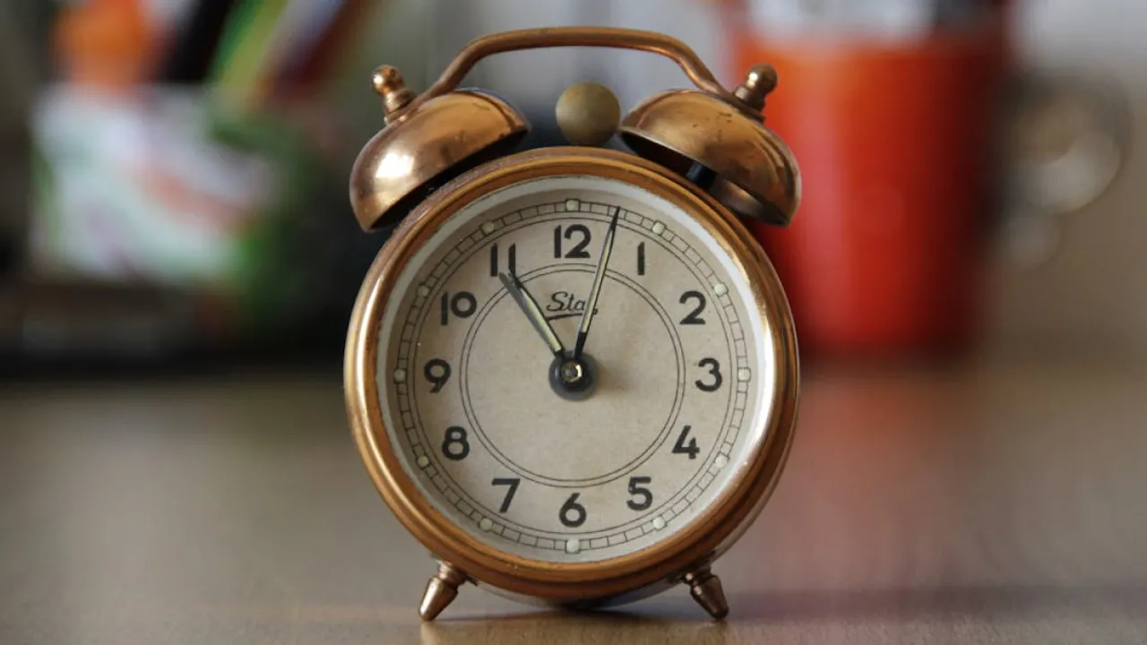 Чи будуть українці знову переводити годинники восени: з’явилося важливе уточнення 