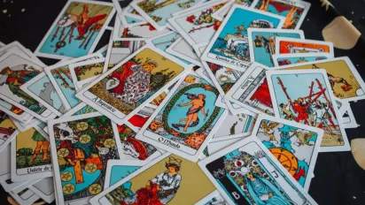 Гороскоп на 28 жовтня 2025 року за картами Таро для всіх знаків Зодіаку - фото